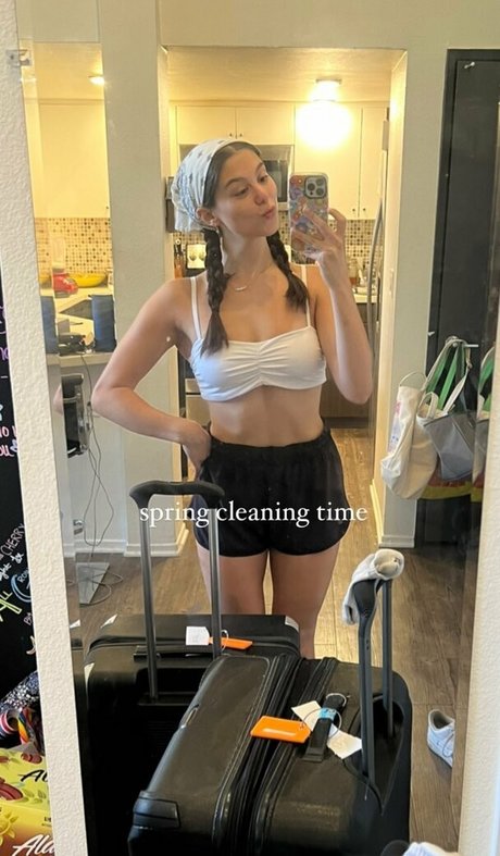 Kira Kosarin top profile image