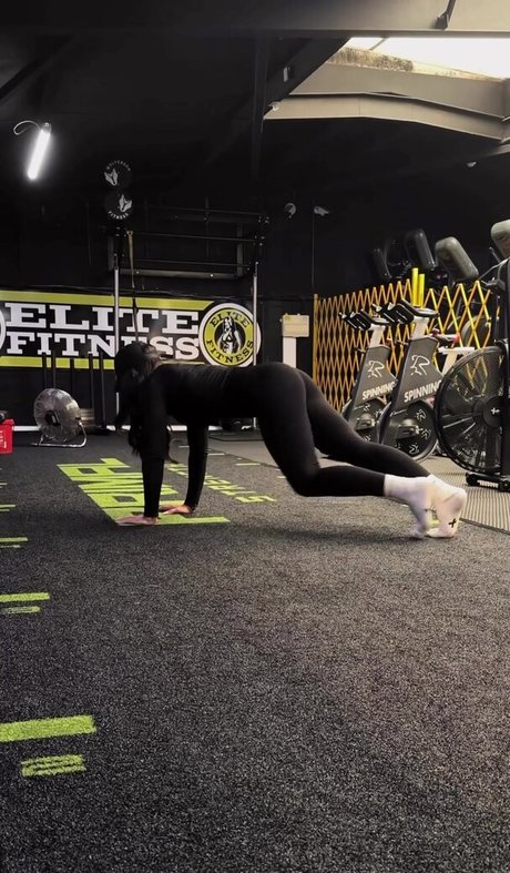 Leah Shutkever xxxモデル 画像