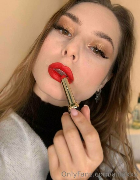 aliiaxxx エロティックなモデル 写真