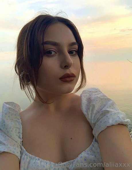 aliiaxxx ポルノスター アダルト 画像