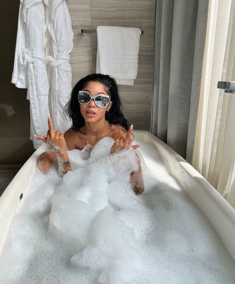 スリムな熟女OnlyFans アートヌード ギャラリー