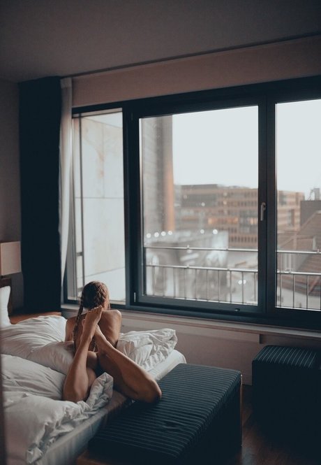 ブルネットの看護師OnlyFans 裸 画像