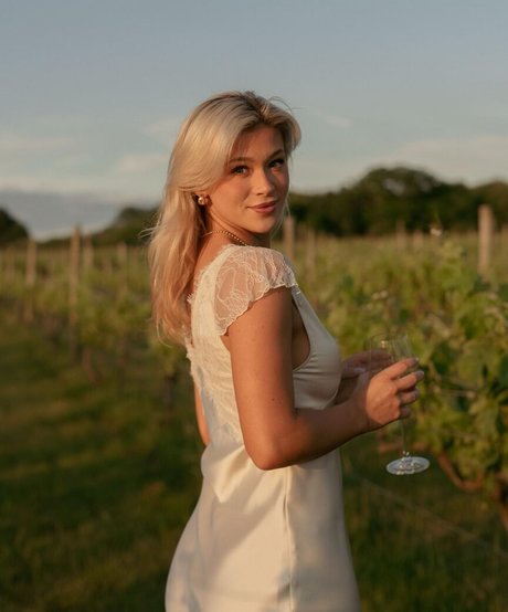 Audrey Trullinger ポルノモデル ギャラリー