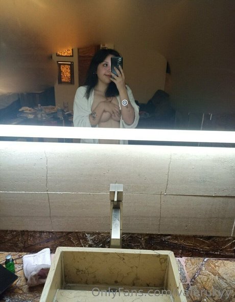 ValeRukyy ポルノスター アート アーカイブ