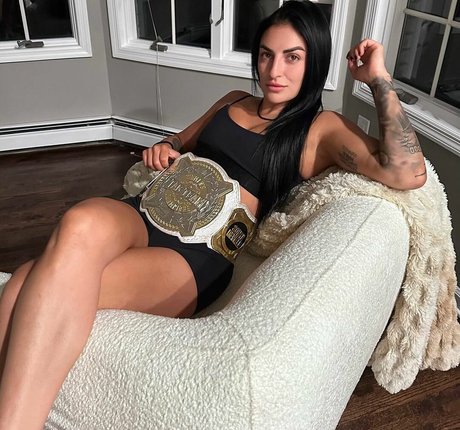 Sonya Deville セクシーモデル 画像