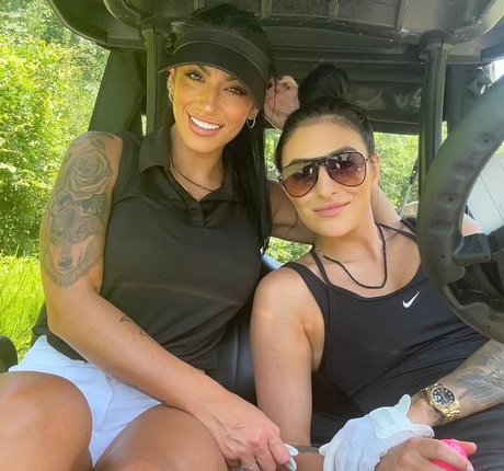 Sonya Deville 裸の女優 画像