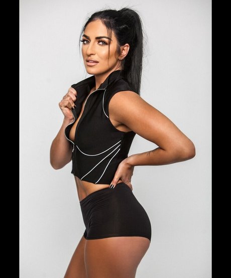Sonya Deville 独占スター 写真