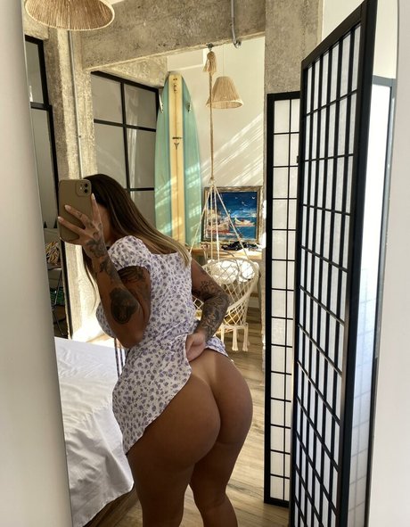 おばあちゃんの巨乳OnlyFans ホット 写真