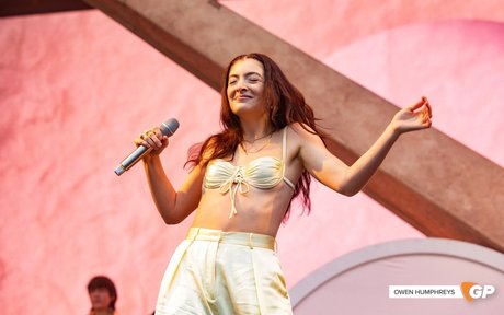 Lorde ポルノスター アダルト 写真