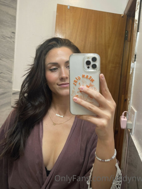 Jordyn Woodruff セクシーモデル 写真