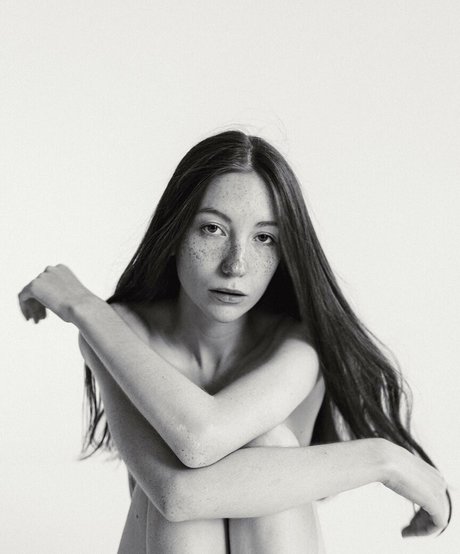 Ulyana Lupin エロティックなスター 写真