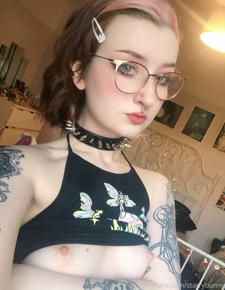 ゴスアジアンOnlyFans ホット裸 写真