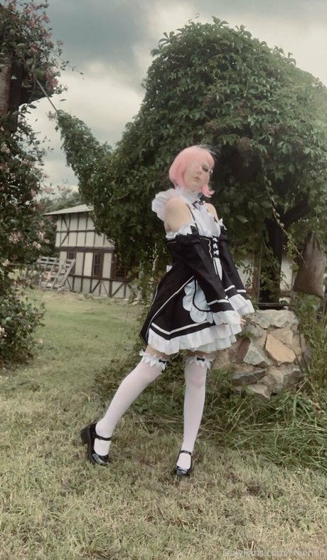 ブロンドヨガOnlyFans 無料裸 画像