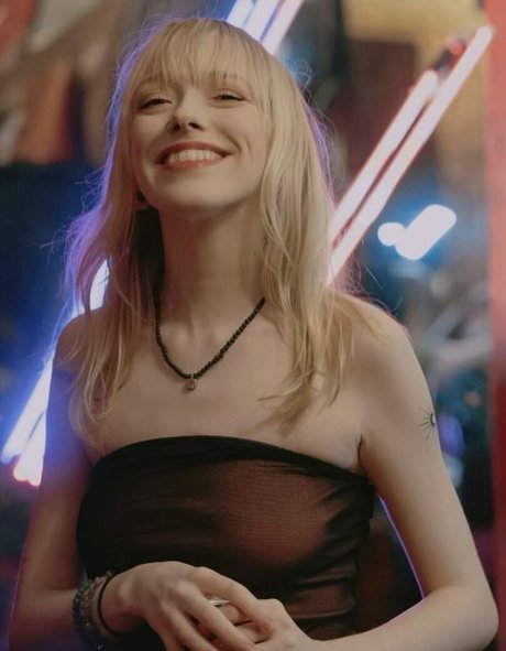 Amybeth McNulty 美しい女優 ギャラリー