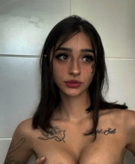 Leticia Caputi 完璧なスター 写真