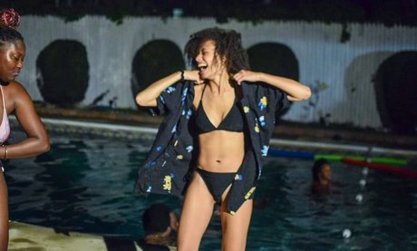 ぽっちゃり痴女OnlyFans アートヌード 写真