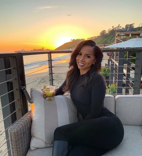 シシーオンリーファンズ アート裸 画像