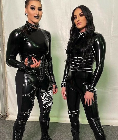 Rhea Ripley ポルノモデル 画像