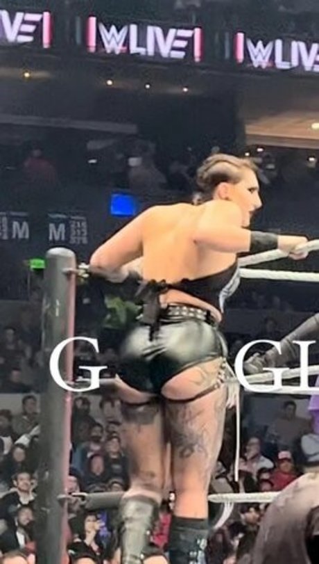 コメディアンのOnlyFans ポルノグラフィック 写真