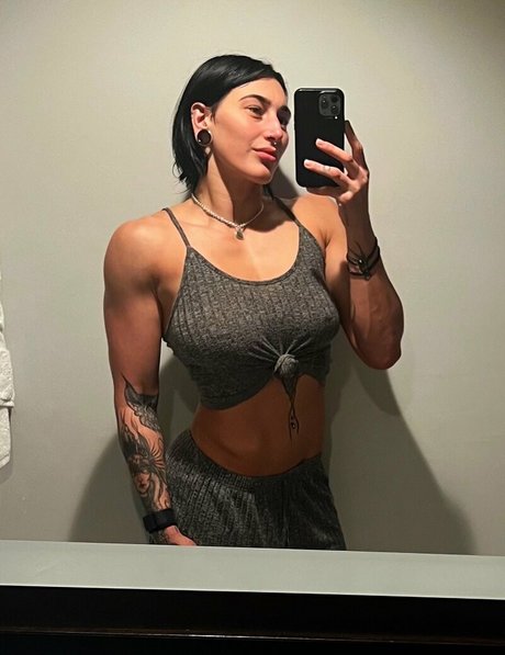 フィットネス熟女OnlyFans ホットヌード 写真