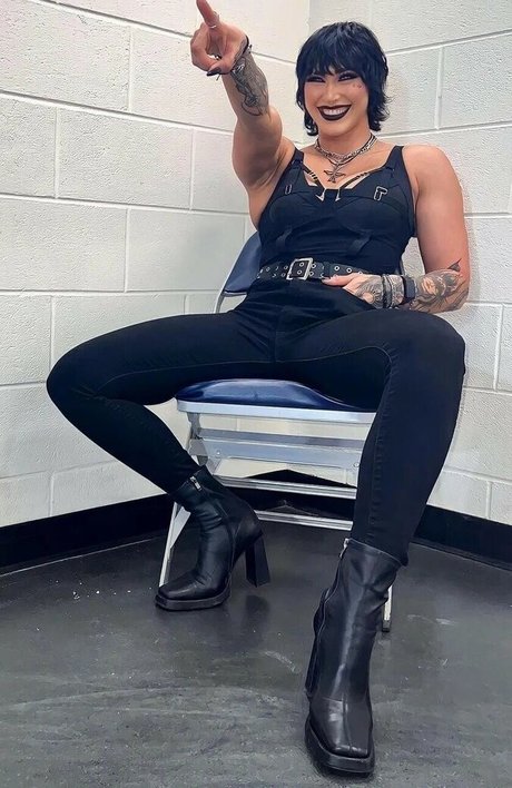 レズビアン ストラップオン OnlyFans アート裸 写真