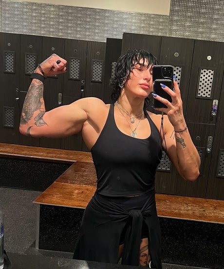 Rhea Ripley ポルノスター ヌード アーカイブ