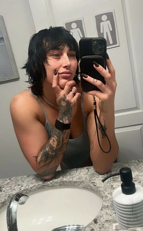 Rhea Ripley ポルノスター 独占 アーカイブ