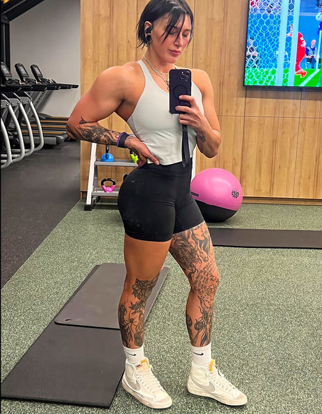 Rhea Ripley ポルノスター HD 写真