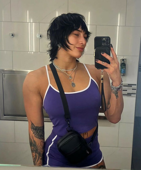 Rhea Ripley ホットモデル 画像