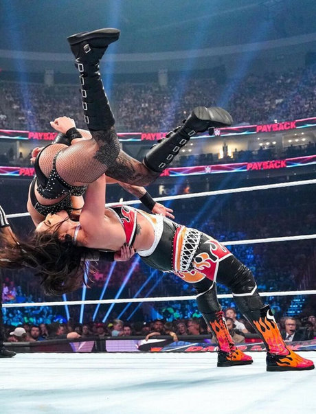 Rhea Ripley セクシーモデル 画像