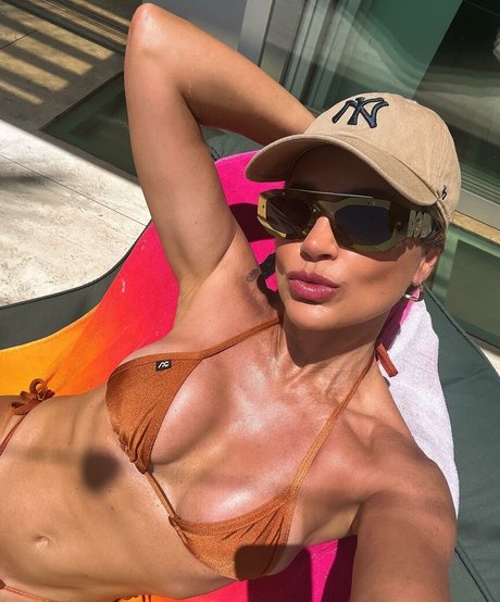 Flavia Alessandra 限定スター 画像