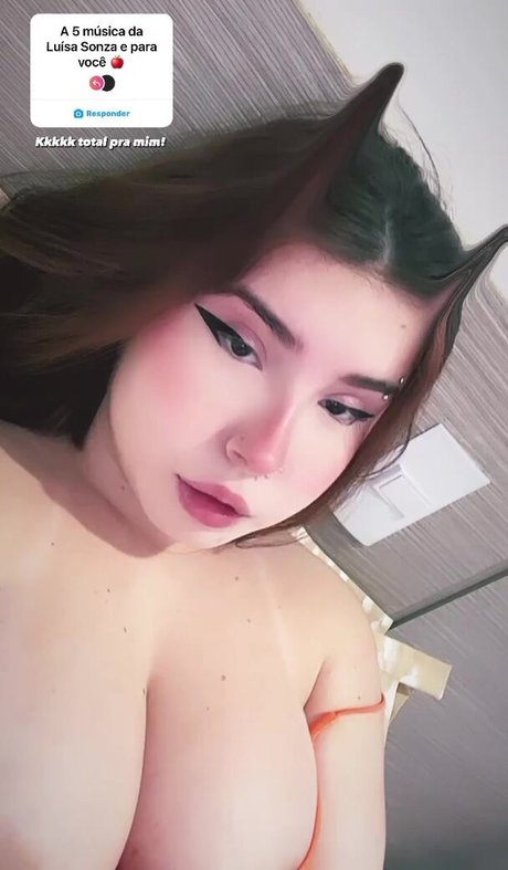 V Pascarelli アート女優 写真