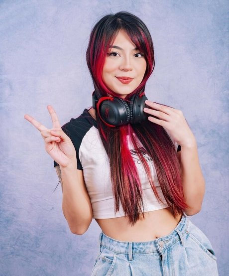 Jojotshy 裸のポルノスター ギャラリー