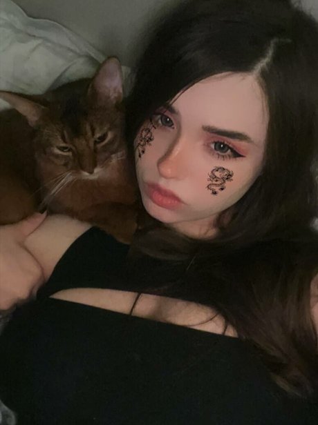 yuuechka ポルノスター 裸 画像