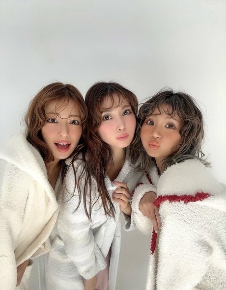 黒髪の熟女OnlyFans セクシーヌード 写真