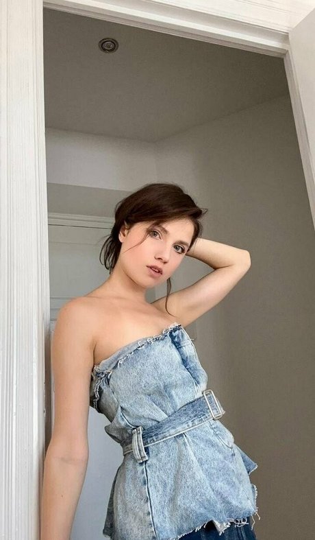 ティーンヌードOnlyFans アダルト ギャラリー