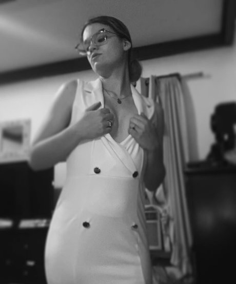 スリムな熟女OnlyFans アートポルノ 写真