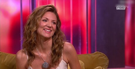 Ella Endlich 限定スター 写真