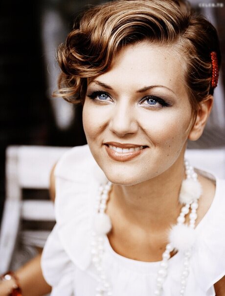 Ella Endlich profile image