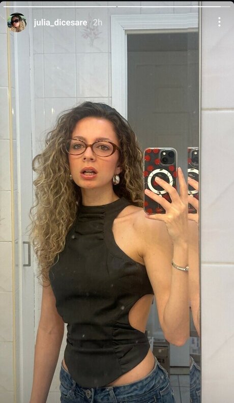 Julia Dicesare ヌードスター ギャラリー