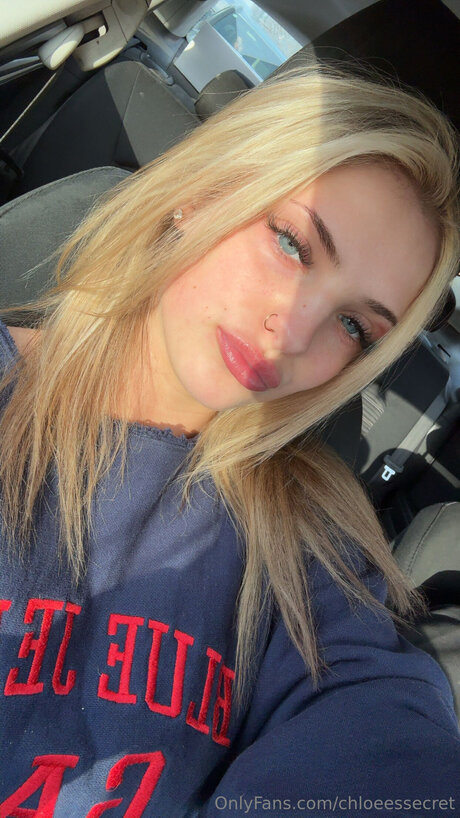 chloeessecret スター 裸 画像