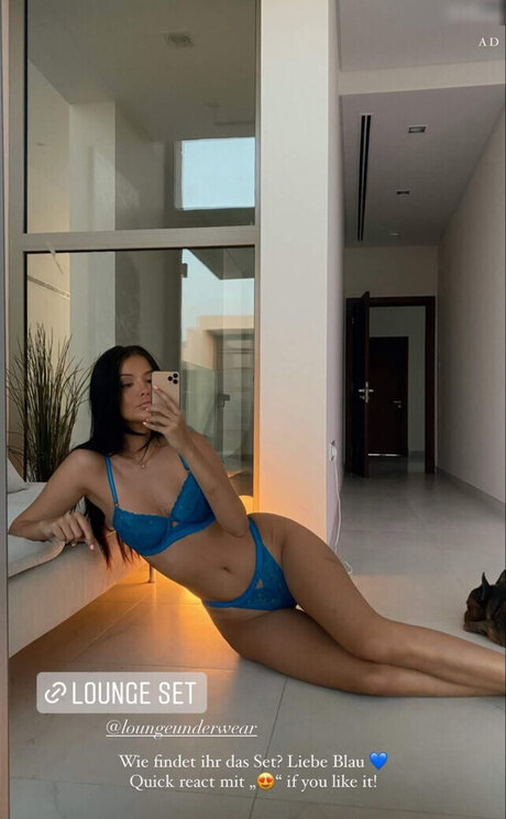 Enisa bukvic ポルノモデル 写真