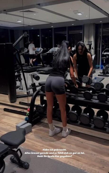 Enisa bukvic ポルノスター ホット 写真