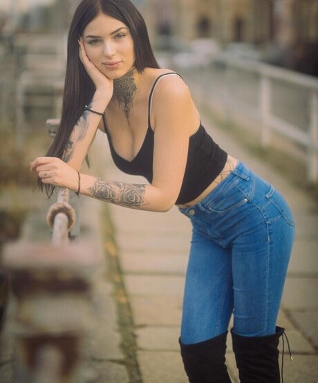 Celine Ritzke ヌードのポルノスター 画像