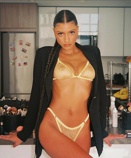 Cecilia Solivan 素敵なモデル ギャラリー