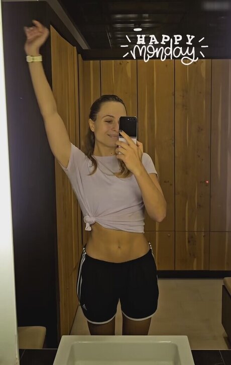 黒檀の小人OnlyFans セクシーヌード 写真