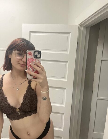 flowersinskylar ヌードのポルノスター 画像