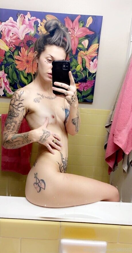 The Female Boss エロティック女優 ギャラリー