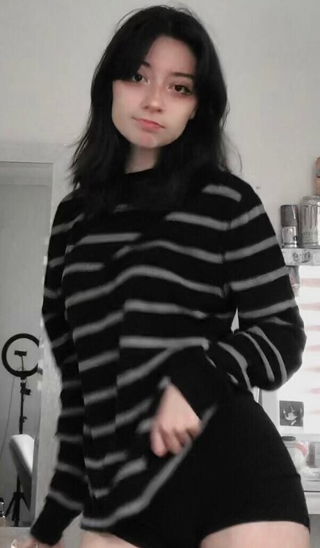 若いティーンのOnlyFans アートポルノ 画像