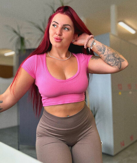 nina buettner fit ポルノモデル 写真